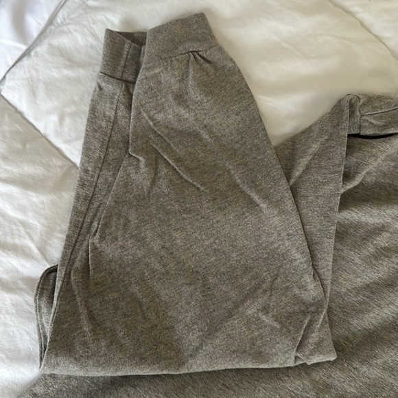Fear of God Essentials Light Heather Grey Long Sleeve T-Shirt - Picture 3 of 5
